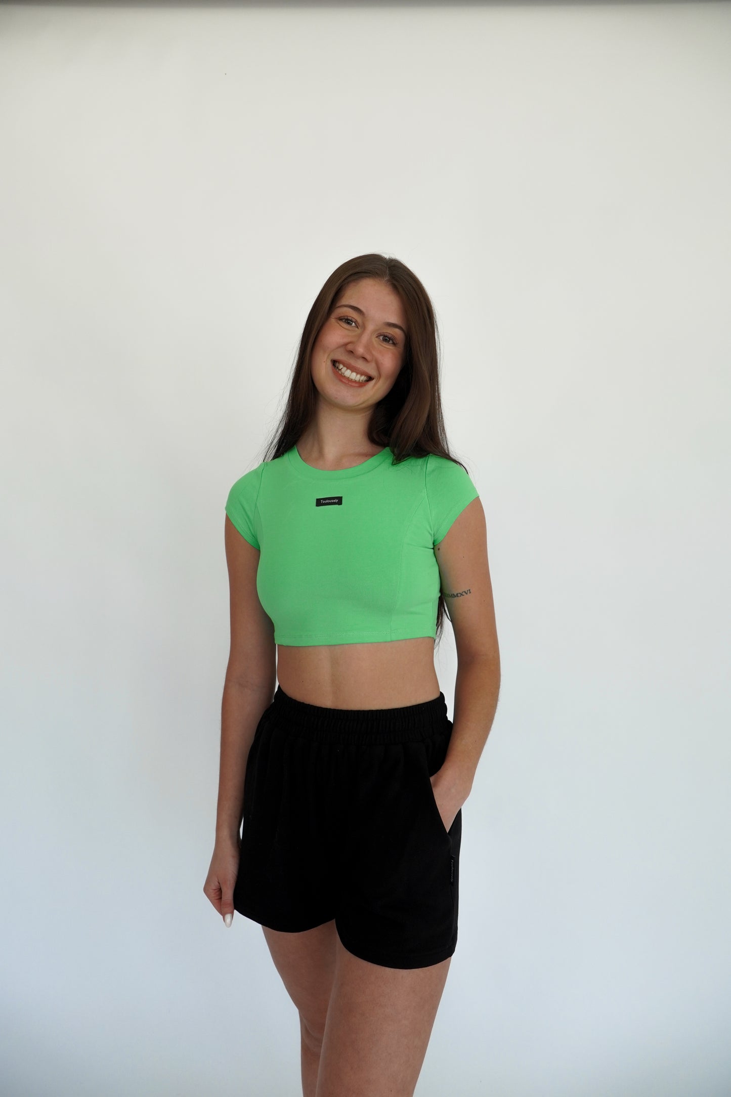CROP TOPS MANCHES COURTES (TEE)