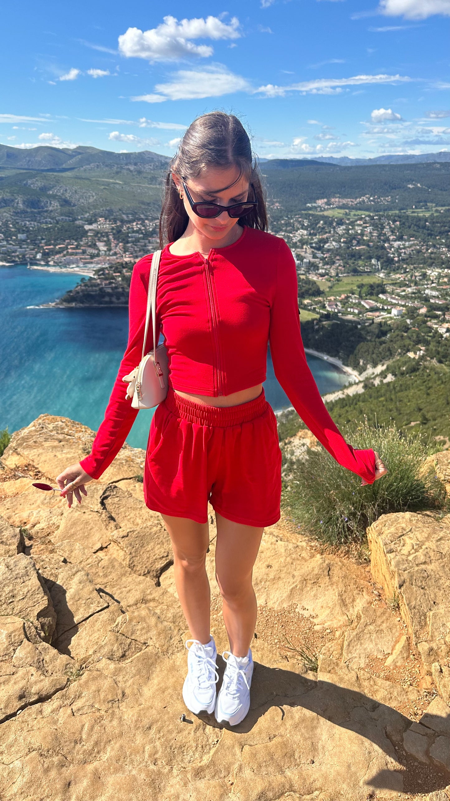RED SOFT SHORTS - HUG