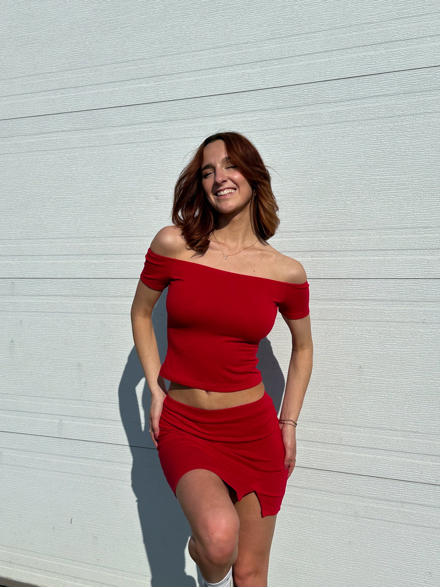 OFF-SHOULDER DOUX ROUGE - HUG