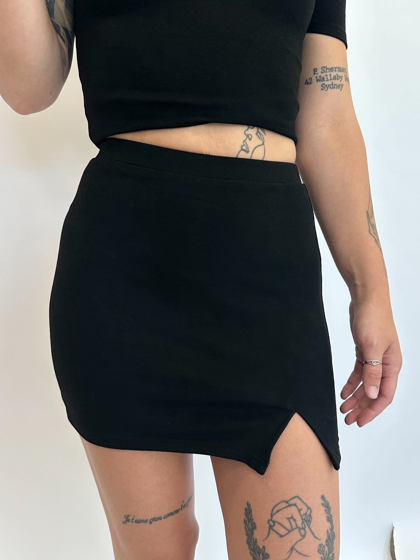 BLACK SOFT SKIRT - HUG