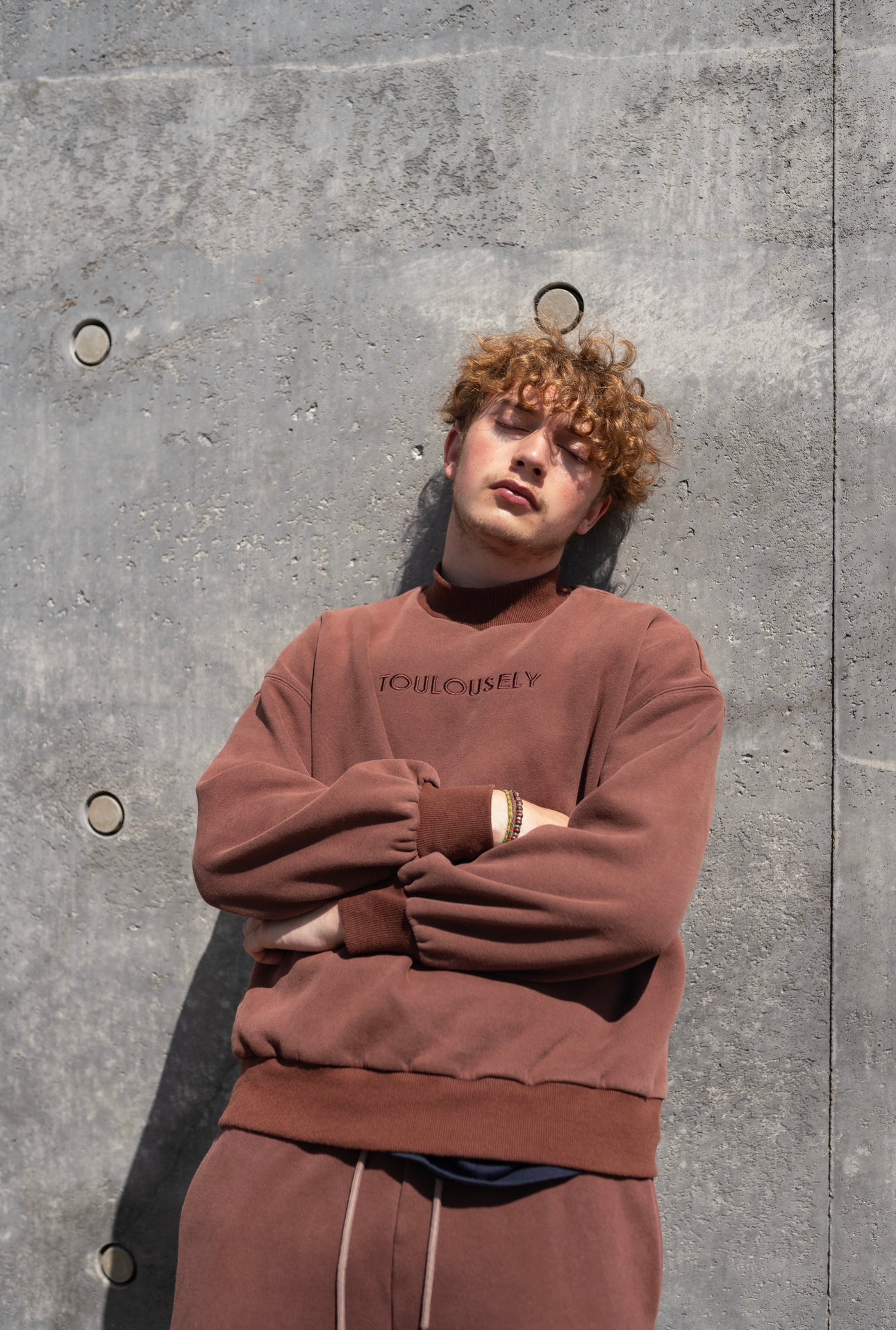 NECK SWEATSHIRTS