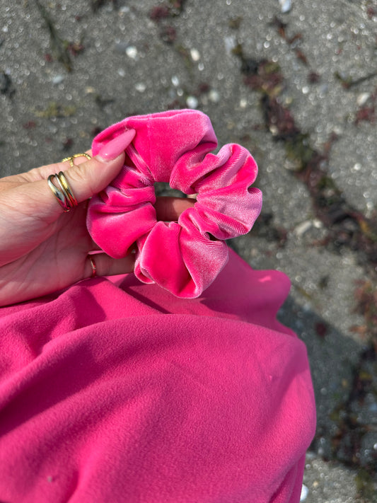 PINK HANDMADE SCRUNCHIES - SEWN BY CHLOE
