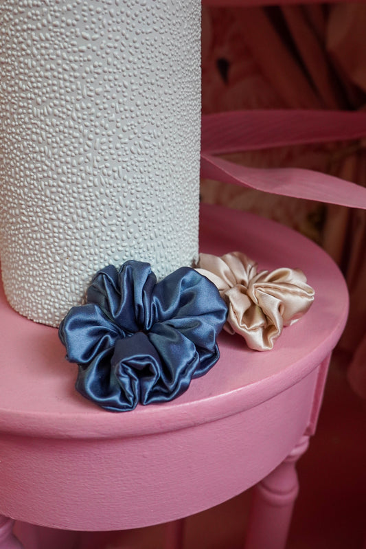 SCRUNCHIES SATIN BLEU - COUSUS PAR CHLOÉ