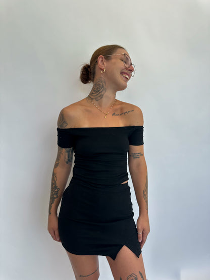 BLACK SOFT OFF-SHOULDER TOP - HUG