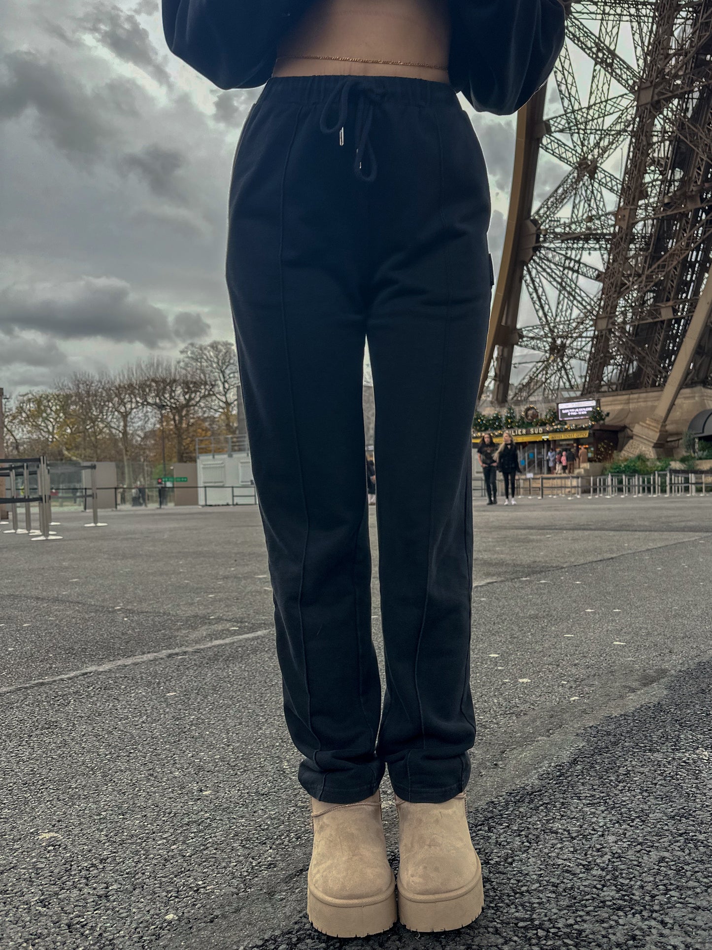 BLACK STRAIGHT PANTS - DARING