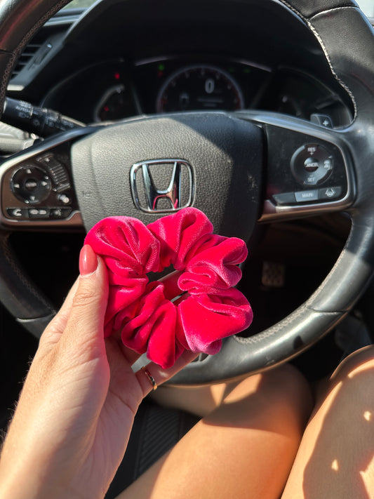 FUSHIA HANDMADE SCRUNCHIES - SEWN BY CHLOE