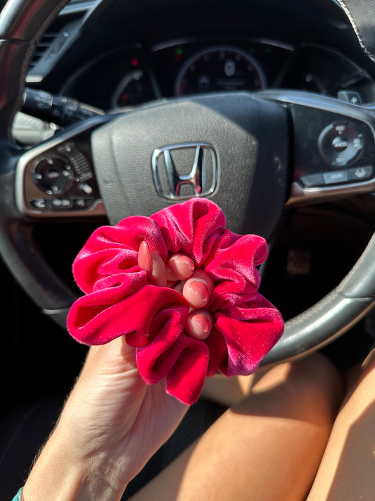 FUSHIA HANDMADE SCRUNCHIES - SEWN BY CHLOE