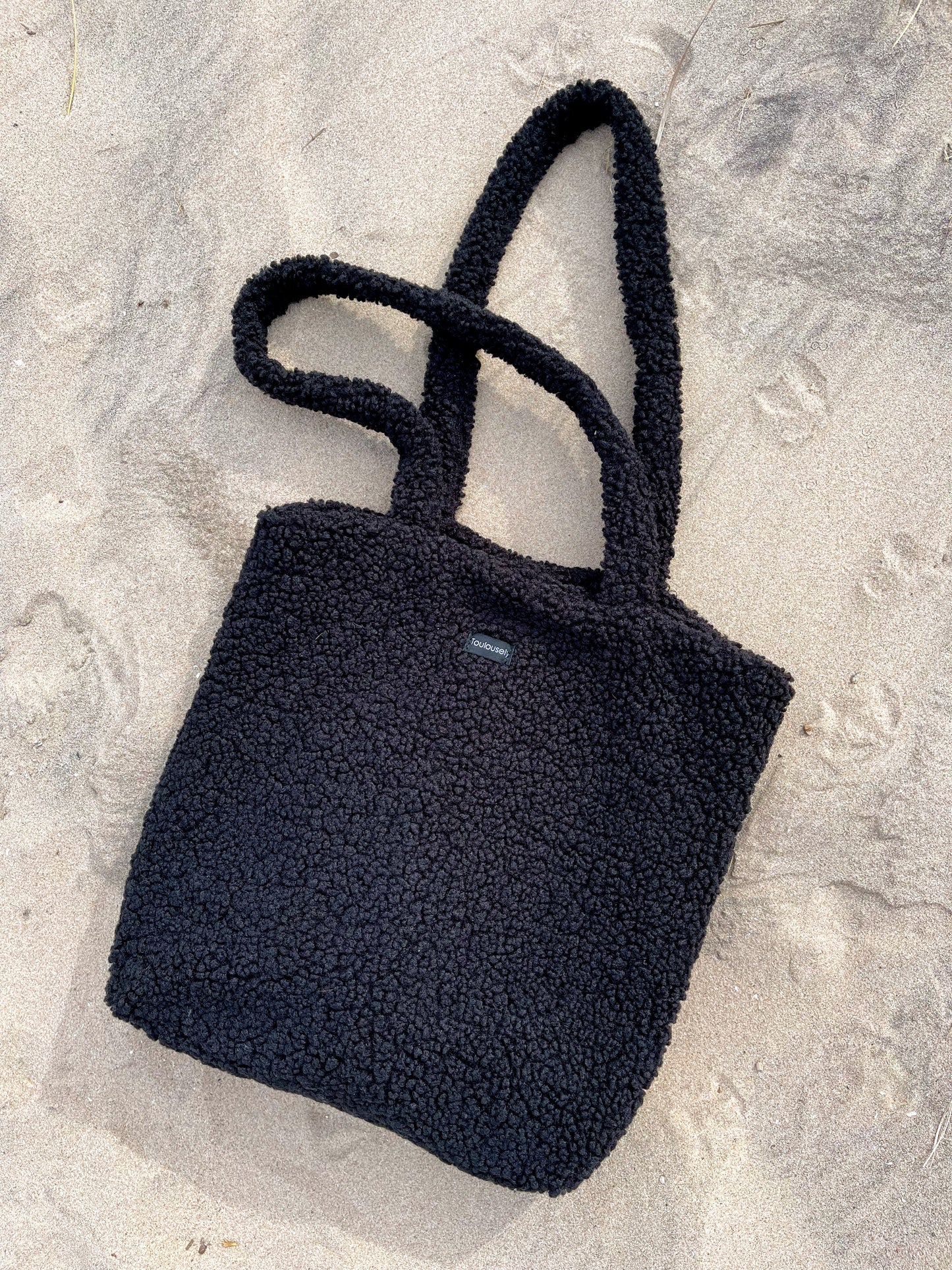 BLACK TOTE BAG