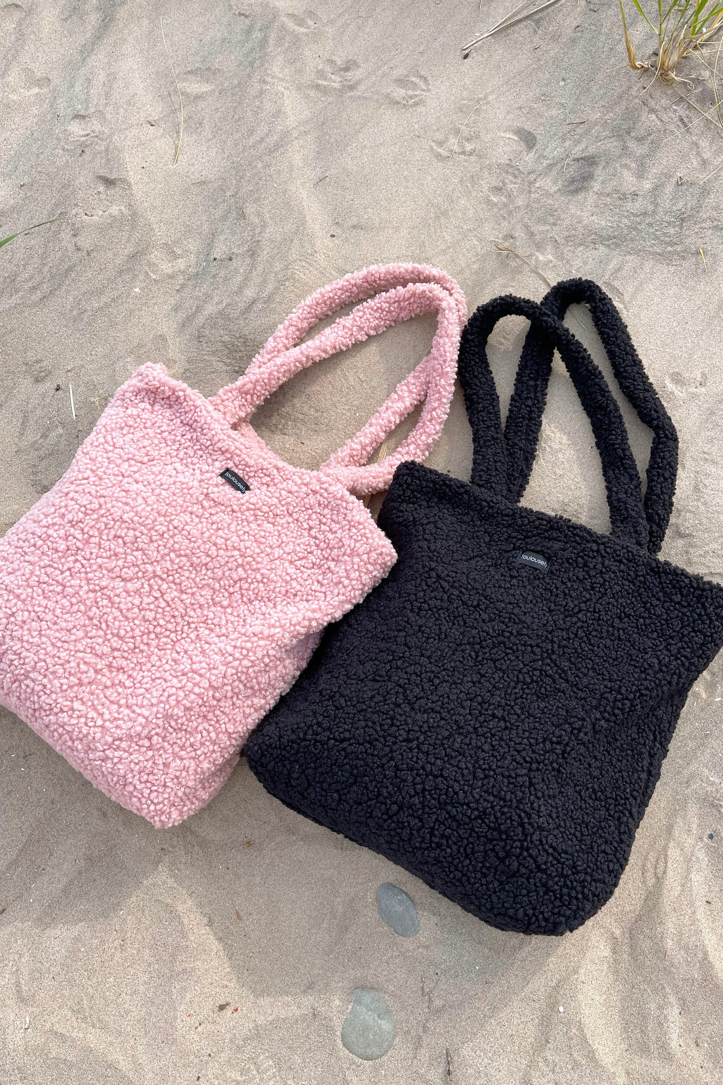 BLACK TOTE BAG