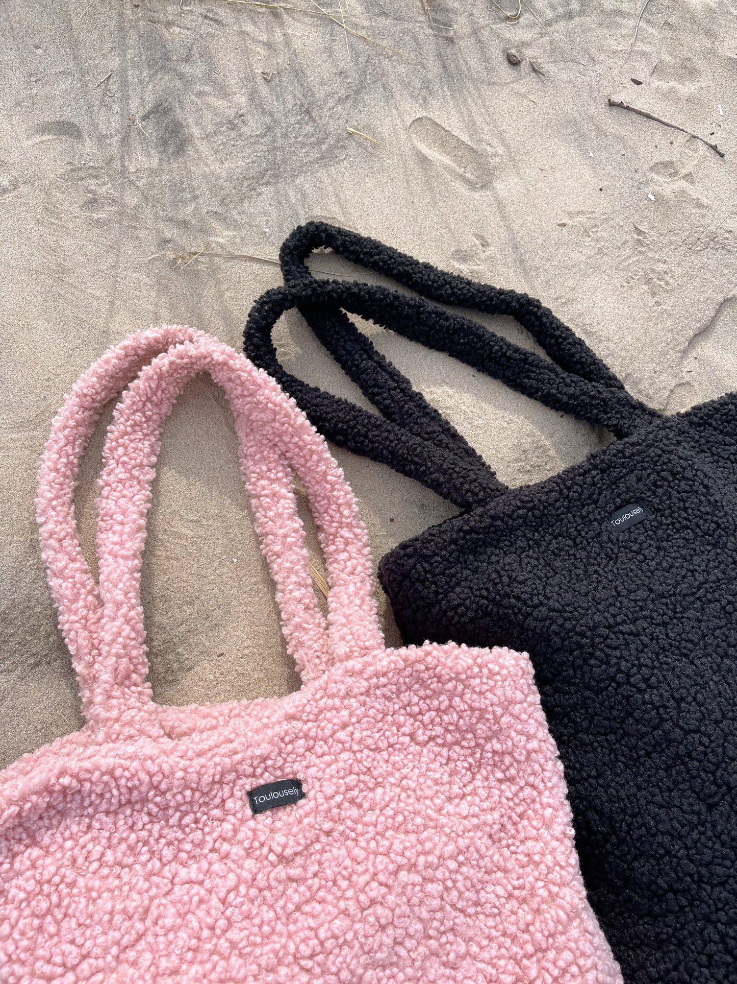 BLACK TOTE BAG