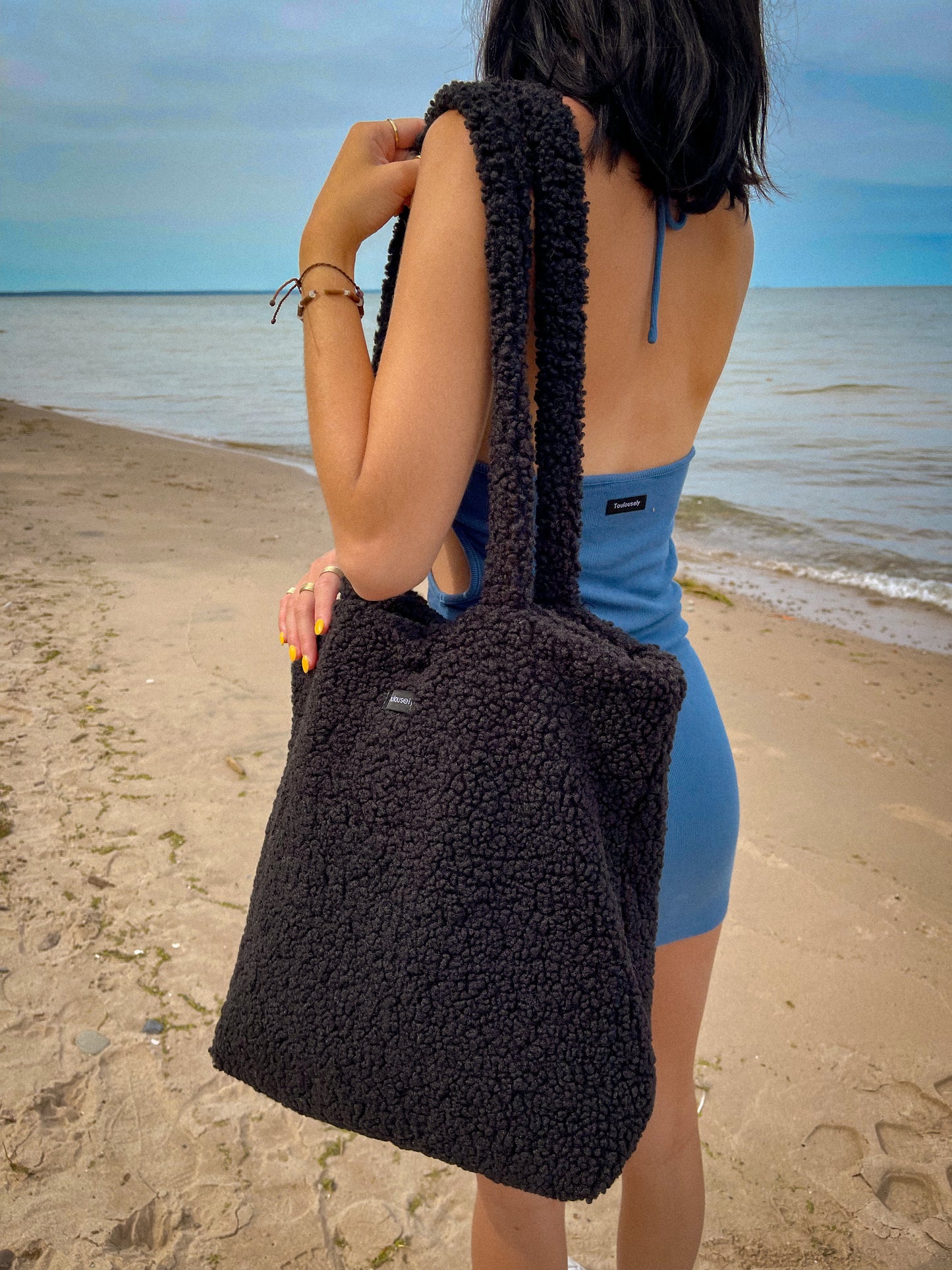BLACK TOTE BAG