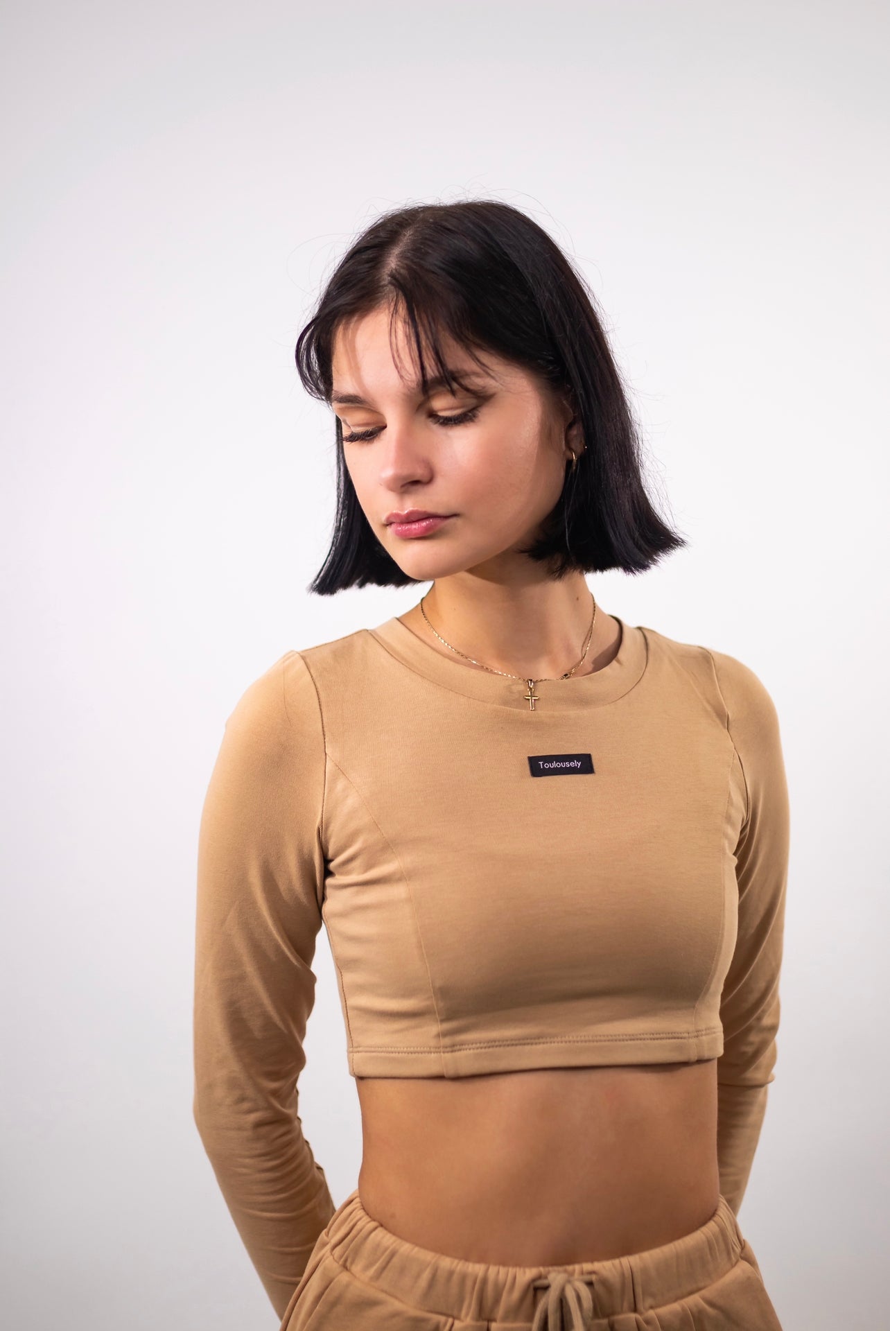 BEIGE LONG SLEEVE CROP TOP - DARING