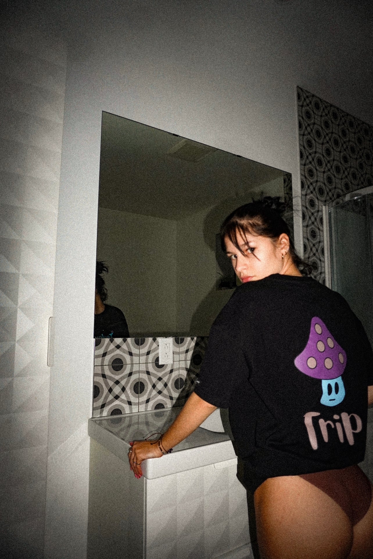 GRAPHIC T-SHIRT - TRIP